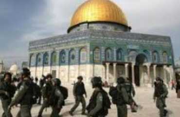 إصابة ثمانية شبان فلسطينيين بالرصاص ..والعشرات بالاختناق بالغاز في "رام الله"