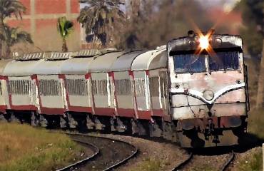 تنبعث منها رائحة الموت..محطات القطار بالقليوبية مصيدة الموت