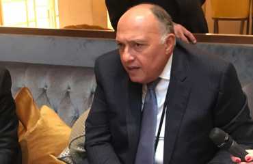 "شكري" يصل إلى الخرطوم للمشاركة في "الجوار الليبي"