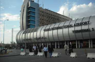 طائرة إيطالية تهبط اضطراريًا بمطار القاهرة.. تعرف على السبب