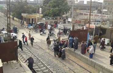 «السكة الحديد » فى إسكندرية والمنوفية «خرابة ».. وشلل فى شوارع الشرقية نتيجة عشوائية السائقين