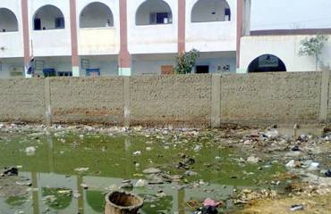 أهالى طوخ يستغيثون من القمامة: «طلاب الثانوية مش عارفين يمتحنوا»