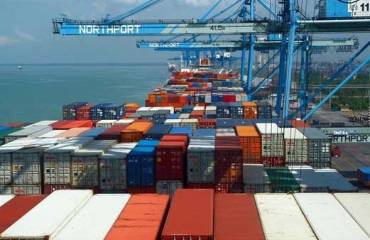 التمثيل التجارى: طرح مناقصات دولية لتنفيذ مشروعات بـ463 مليون جنيه إسترليني