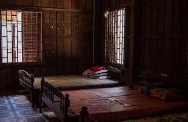 "شبح الليل"..  نظر تحت سريره فوجد ما لا يتصوره بشر.. شاهد بالصور