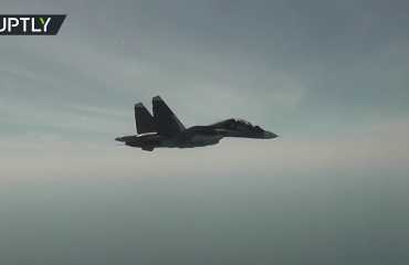 «تحبس الأنفاس».. مناورات «سو-30 إس إم» البهلوانية.. فيديو من قمرة القيادة