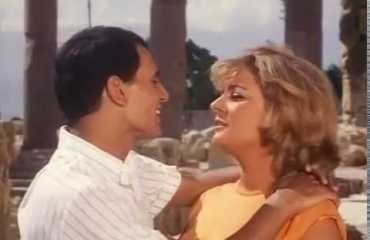 فى ذكرى وفاته.. التليفزيون المصري يحذف قبلات العندليب.. ونشطاء: تشويه للتراث الفنى