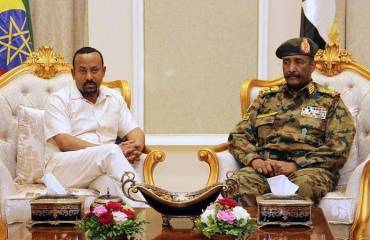 آبي أحمد يدعو إلى انتقال "ديمقراطي سريع" في السودان.. تعرف على التفاصيل