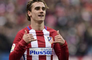 "صراح الأبطال".. اتلتيكو مدريد يورط برشلونة مع الـ"الفيفا" بسبب مهاجمه الفرنسي "جريزمان"