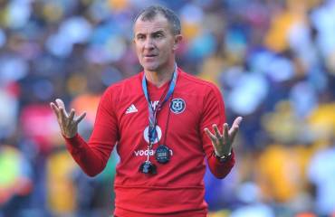 "ميتشو" يضع خطة عمل الفترة المقبلة بعد جلسة مع جهازه المعاون